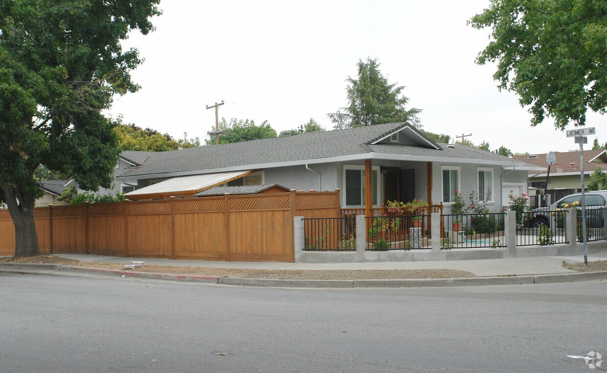Building Photo - 282 Superior Dr
