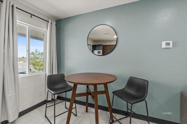 Foto del edificio - 1879 W Peppertree Dr