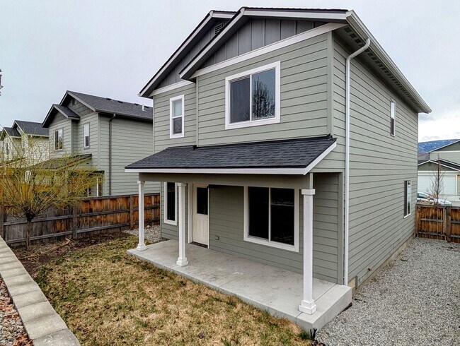 Foto del edificio - 3-Bed, 2.5-Bath Townhome w/ 2-Car Garage
