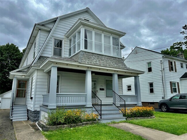 Foto del edificio - 211 Dudley Ave