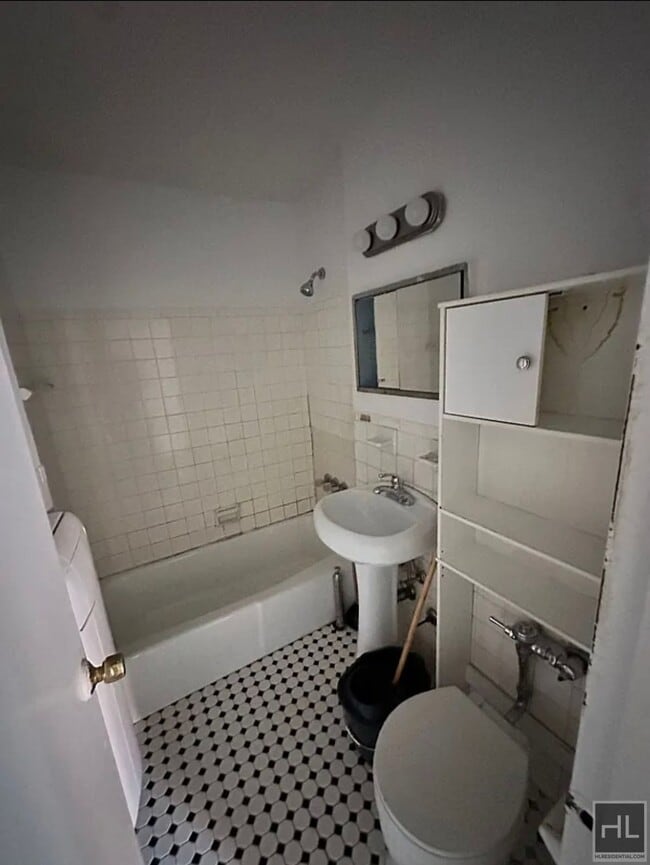 Foto del edificio - Alcove Studio In Astoria Co-Op Doorman Bui...