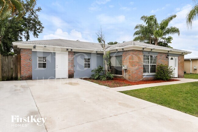 Building Photo - 438 SE Streamlet Ave