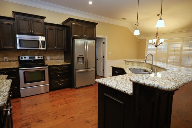 Building Photo - 4383 Kenilworth Cir
