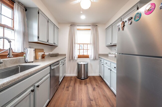 Foto del edificio - 86 Old Farms Ln