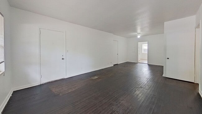Building Photo - 1464 Holmesdale Rd