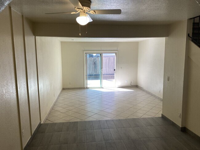 Foto del edificio - Spacious Townhome in Desirable Fairfield Area