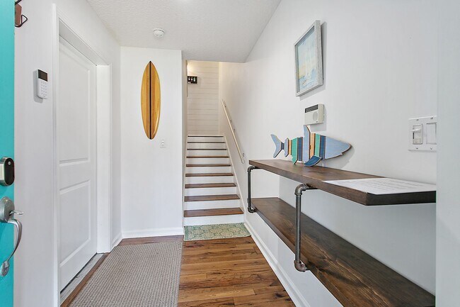 Building Photo - Beach living in beautiful furnished home!!