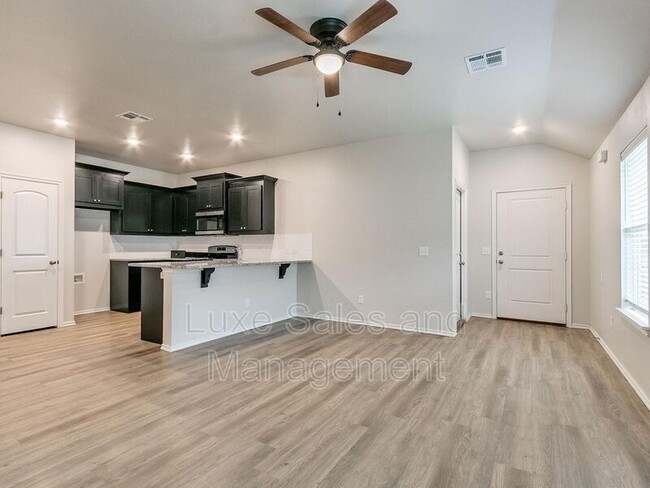 Foto del edificio - 10605 Lawson Ln