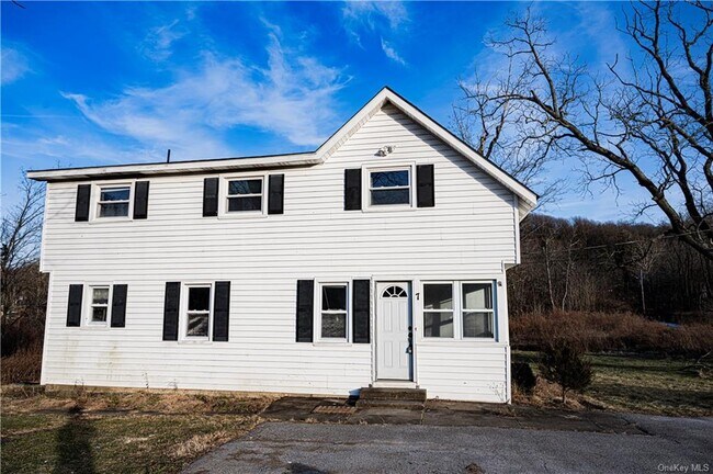 Building Photo - 7 Creamery Hill Rd