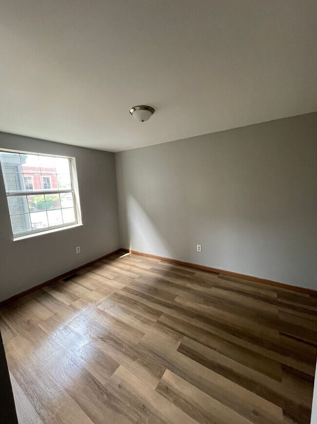 Foto del edificio - 2163 Indianola Ave