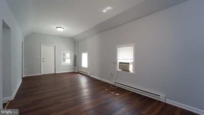 Foto del edificio - 310 Elmleaf Ave