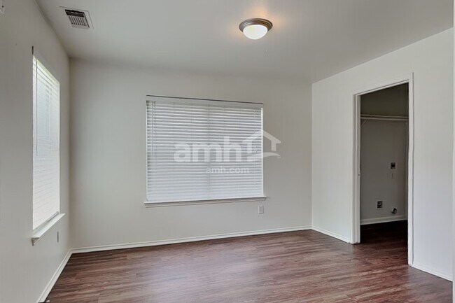 Foto del edificio - 14750 Autumn Glen Ct