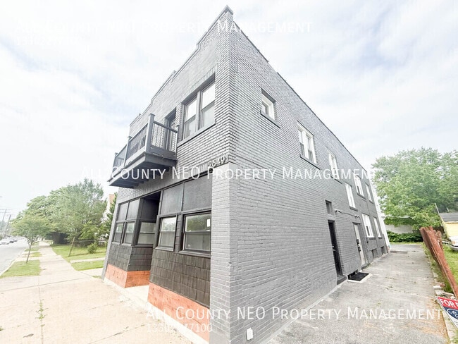 Building Photo - 2649 E 110th St