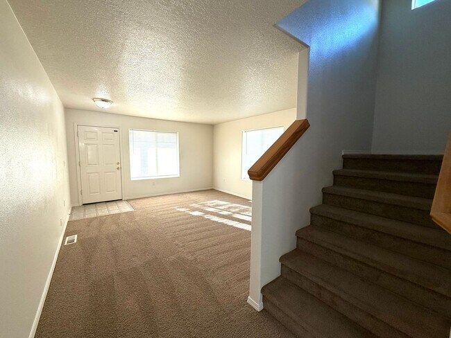 Building Photo - MOVE IN SPECIAL!!! Spacious 4-Bedroom Rent...