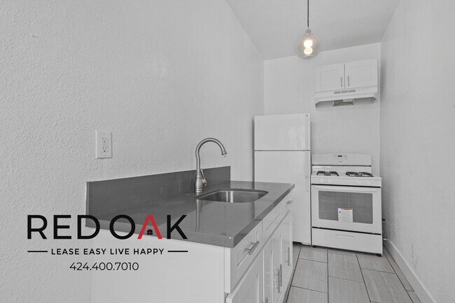 Building Photo - 5407 Sierra Vista Ave