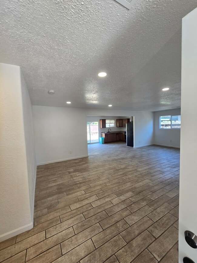 Foto del edificio - 2150 S Eunice Ave