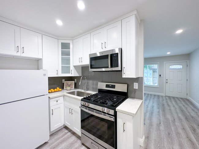 Building Photo - 6446 Lexington