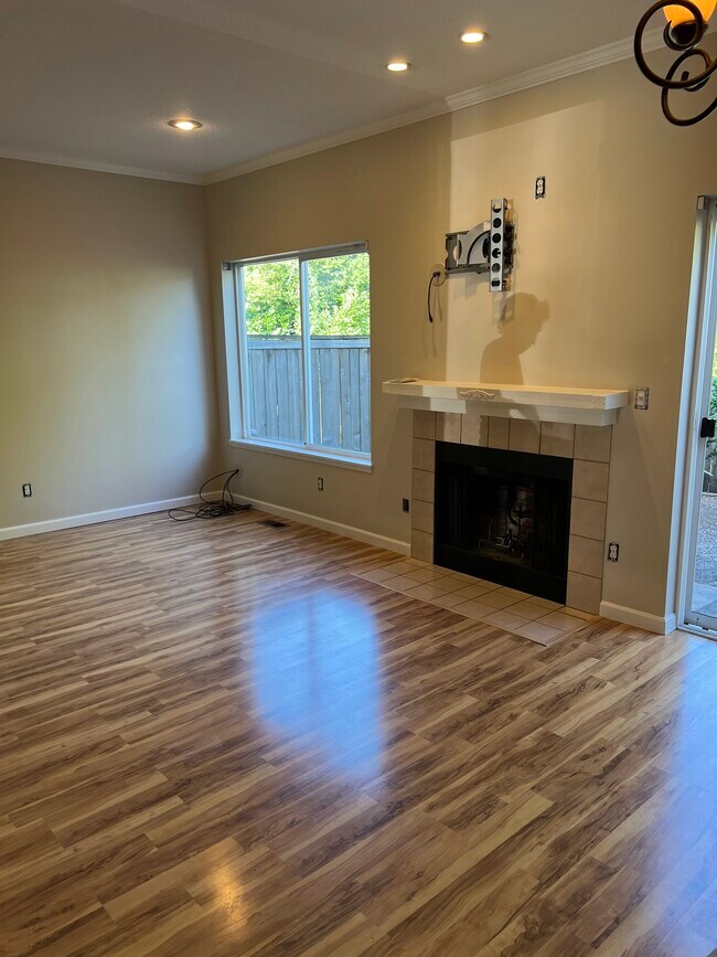 Foto del edificio - 2029 Virginia Ln