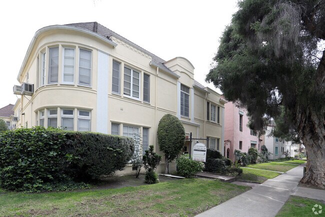 Building Photo - 638 S Cloverdale Ave