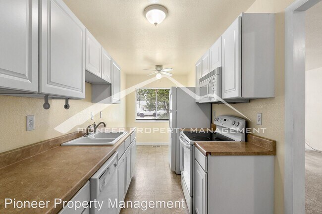 Foto del edificio - 3 br, 1 bath House - 3273 S. Forest St