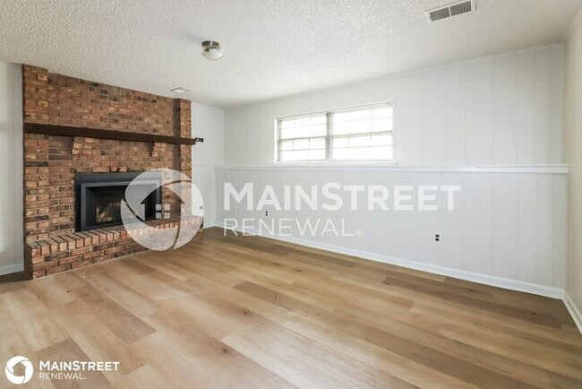 Building Photo - 404 S W REDWOOD DR, BLUE SPRINGS, MO 64014