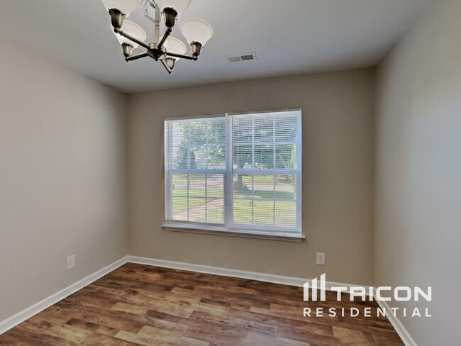 Foto del edificio - 7311 Village Acre Dr