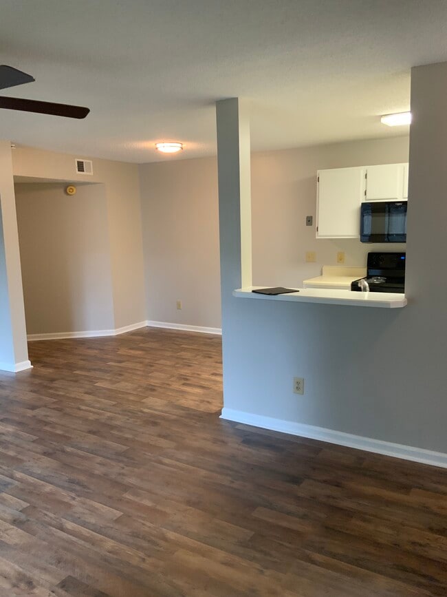 Building Photo - 711 Coventry Ln