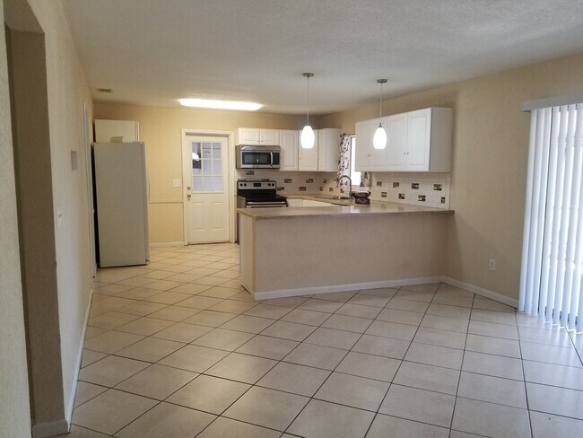 Foto del edificio - Spacious 3 Bedroom Home in Winter Haven