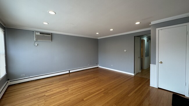 Foto del edificio - 6118 W Gunnison St