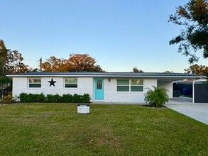 Building Photo - 703 NE 11th Ave Building Photo - 703 NE 11th Ave