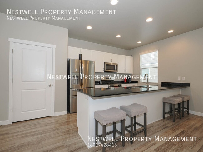Building Photo - Fantastic 3-bed Townhome in South Jordan