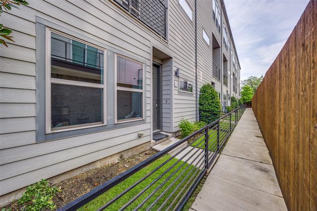 Building Photo - 4222 Roseland Ave