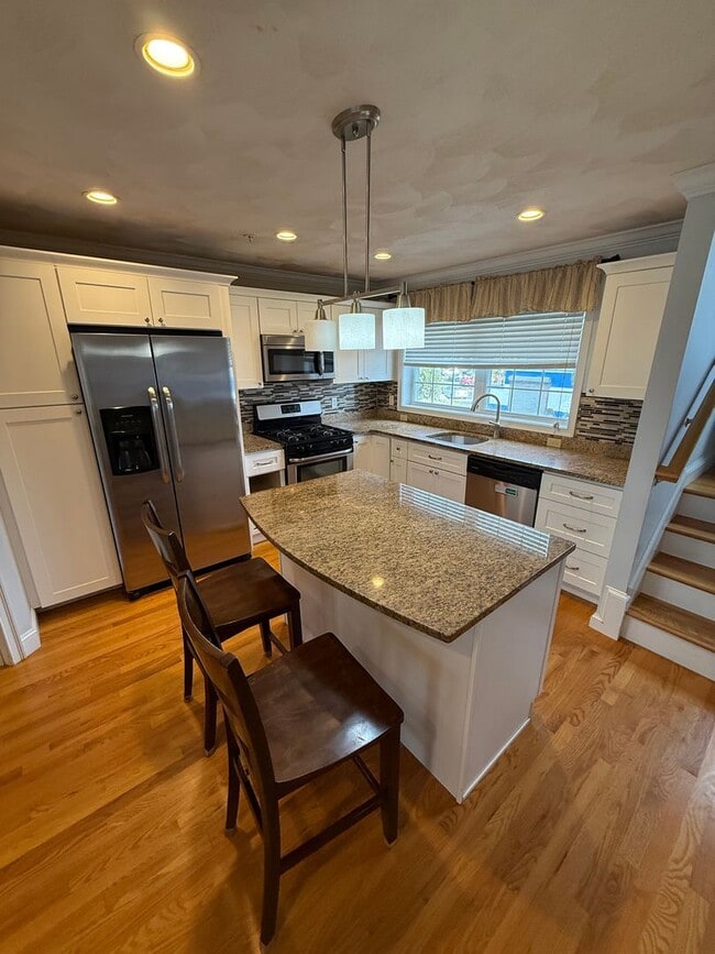 Building Photo - Beautiful Condo in Lynn– $3,300/mo