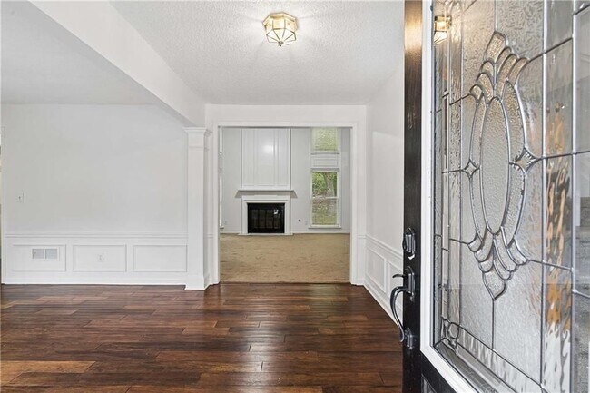 Foto del edificio - 6285 Barwick Ln