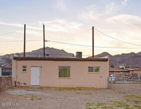 Building Photo - 8929 Robert Dr