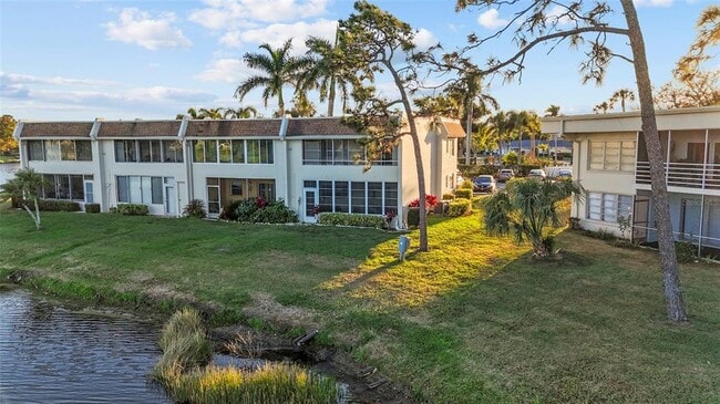 Foto del edificio - 7193 W Country Club Dr N