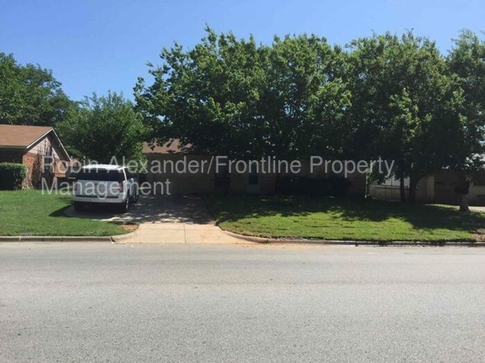 Foto principal - 308 NW Summercrest Blvd