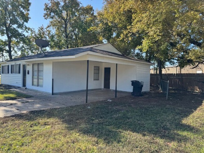 Foto del edificio - 3104 Gay Blvd