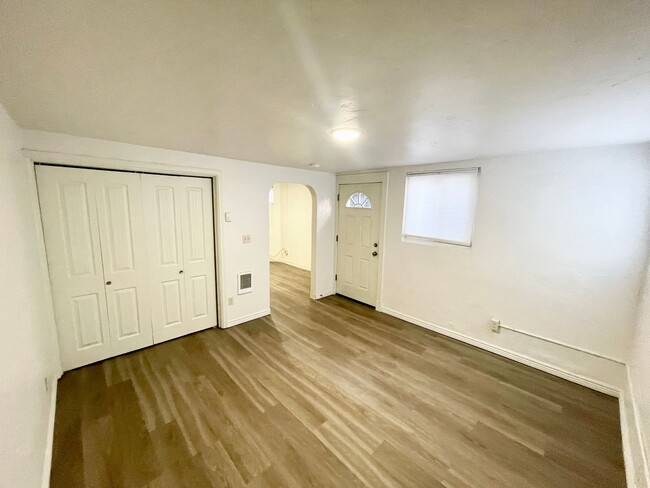 Building Photo - Super Cute 1bd/1b- Downtown - Pet Friendly...