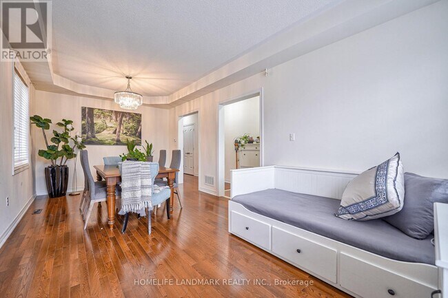 Photo du bâtiment - 83 Hawksbury Rd