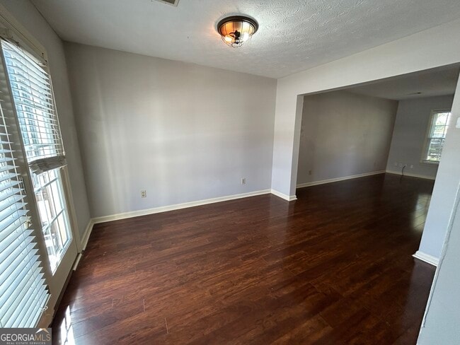 Building Photo - 216 High Creek Dr