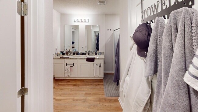 Foto del edificio - Modern Comfort Meets Flexibility in West P...