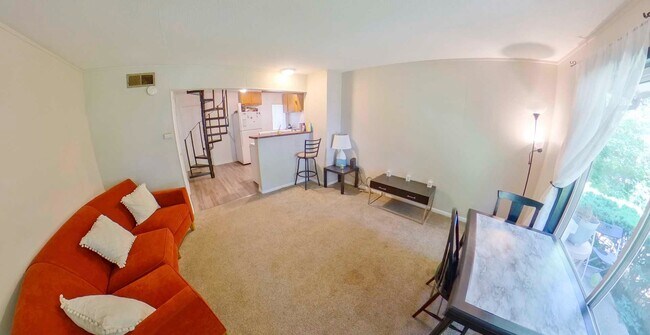 Building Photo - HUGE Bedrooms + Balcony + Pet Friendly + W...