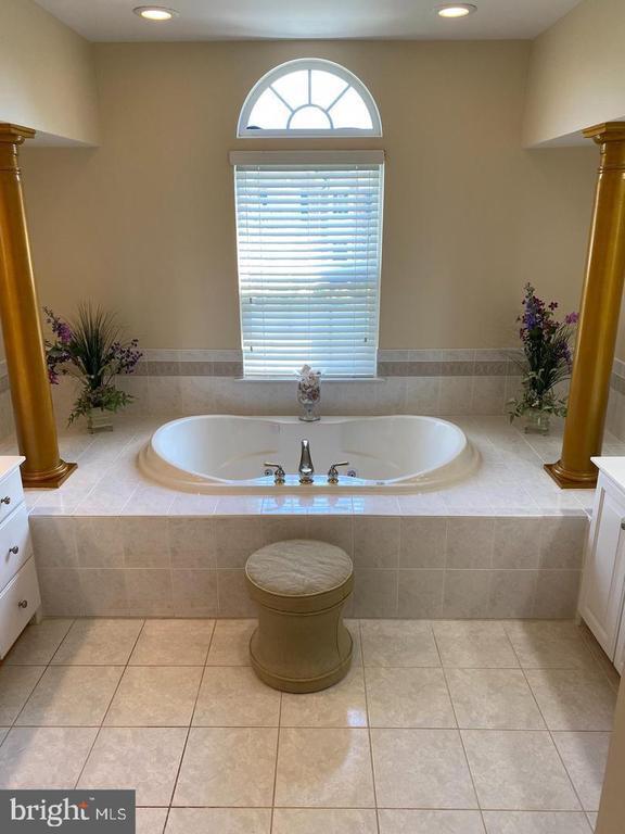 Foto del edificio - 513 Glenbrook Dr