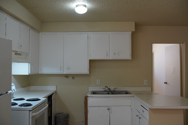Building Photo - 2916 Marlin Ave