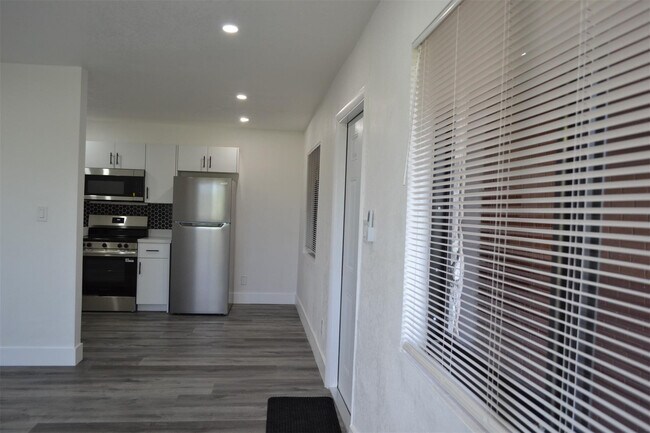 Foto del edificio - 940 NW 8th Ave