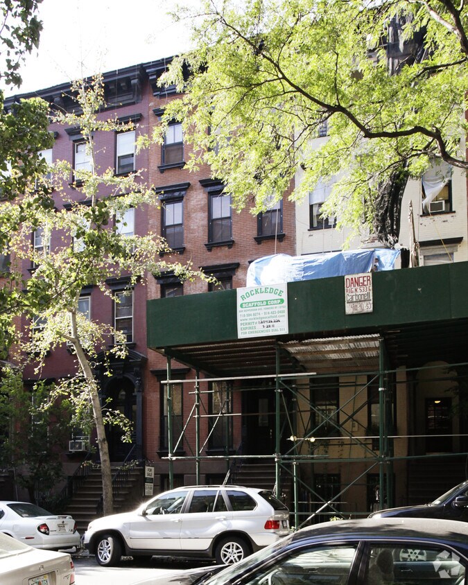 Foto del edificio - 222 E 18th St