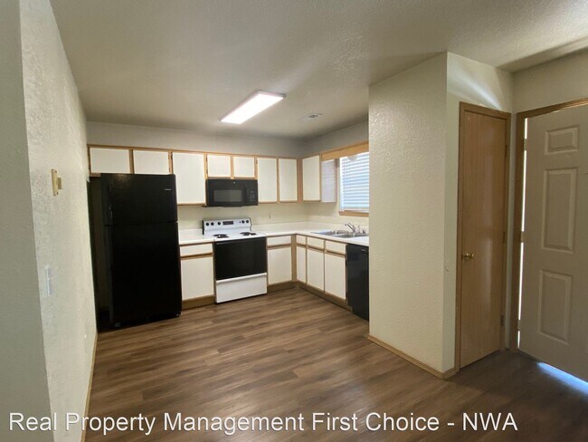 Foto del edificio - 2 br, 1.5 bath House - 44 Locust Street