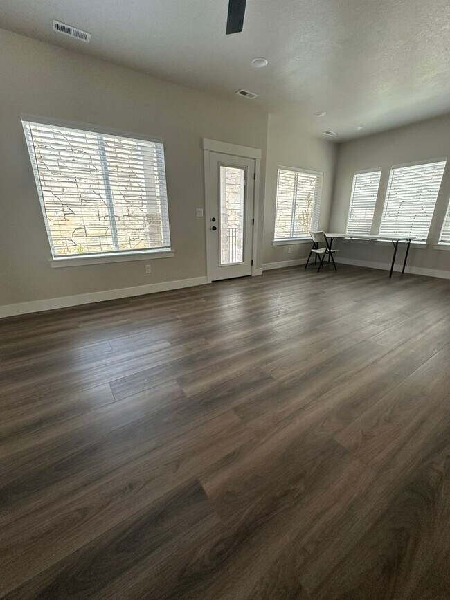 Foto del edificio - 3143 E Thorley Dr