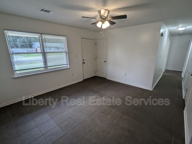 Building Photo - 468 Elm St
